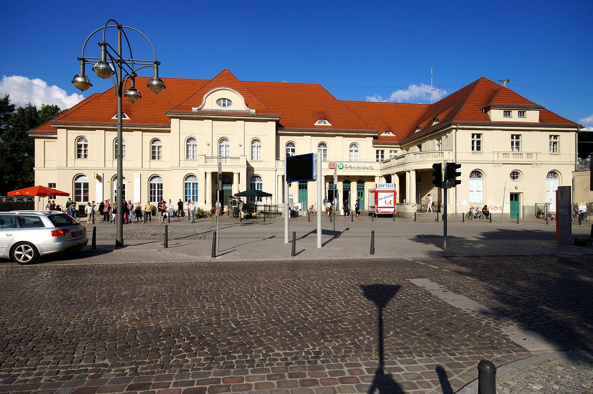 Oranienburg - Das Bahnhofsgebäude des Bahnhofs Oranienburg